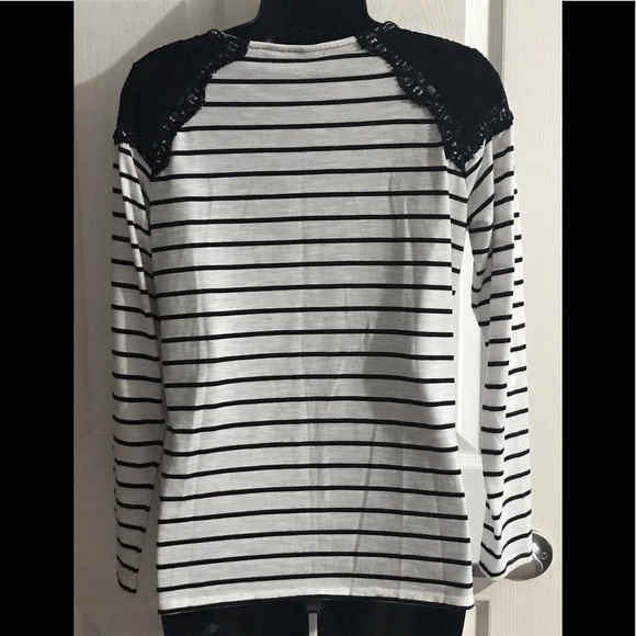 Women’s Apt 9 long-sleeved lace-trim shirt - Picture 2 of 12